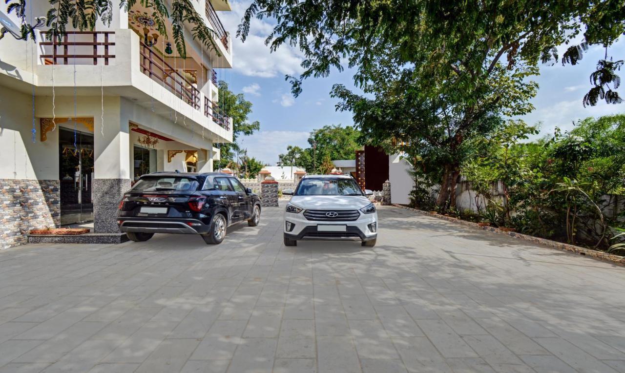 Hotel Treebo Trend The Lavit Malhar With Mountain View 3*