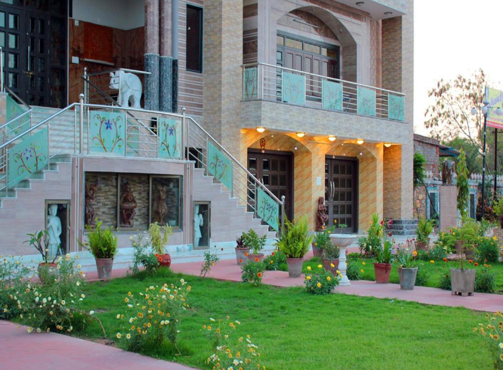 Resort Rajeshwari 3*