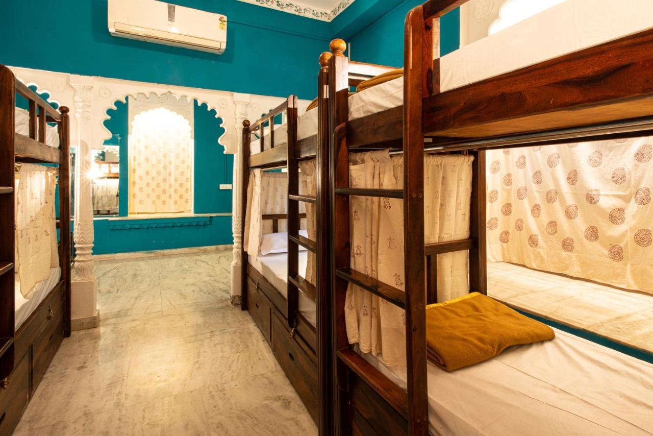 Mantra Hostel *