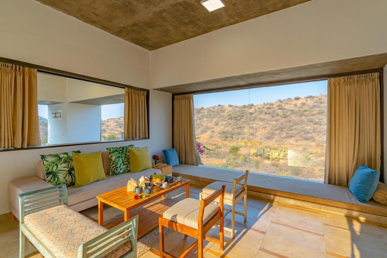 Stayvista's Sage Scenery - Mountain-view With Infinity Pool & Terrace Villa