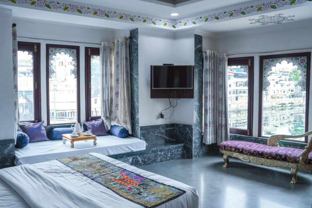 Hide-in - A Lake View Boutique