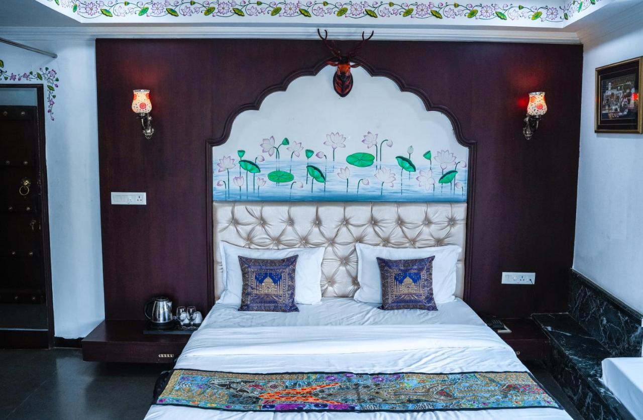 Hide-in - A Lake View Boutique