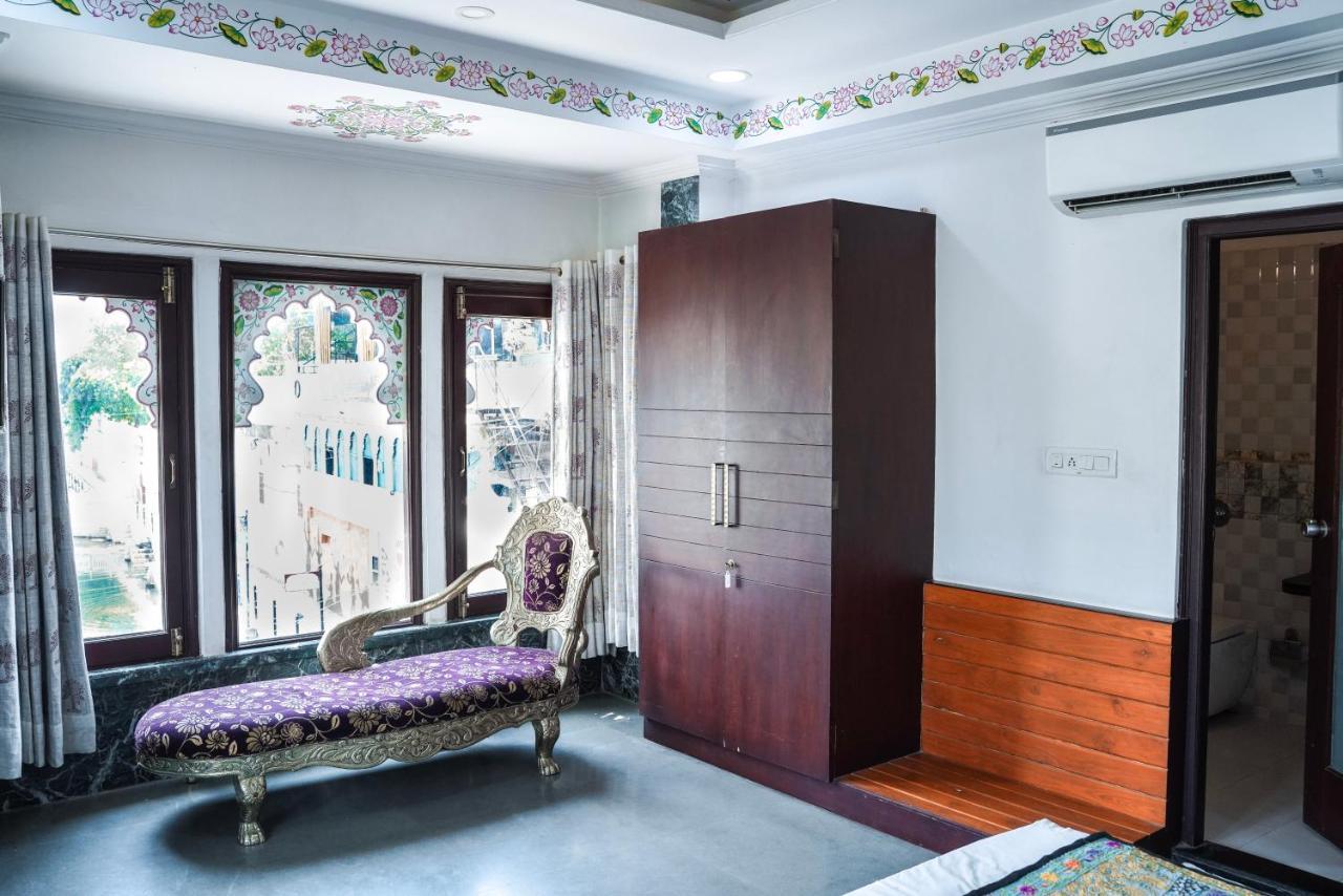 Hide-in - A Lake View Boutique Hotel