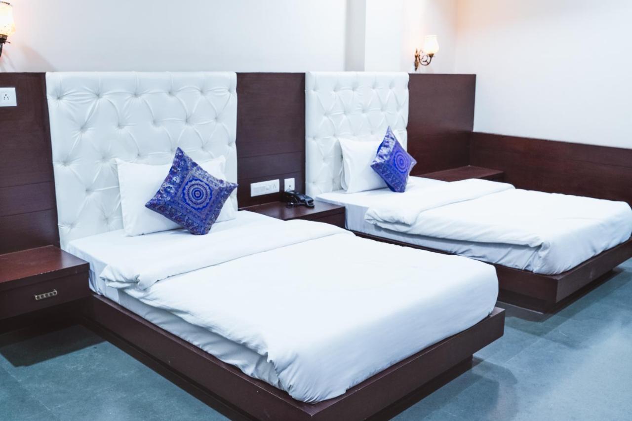 Hide-in - A Lake View Boutique Hotel