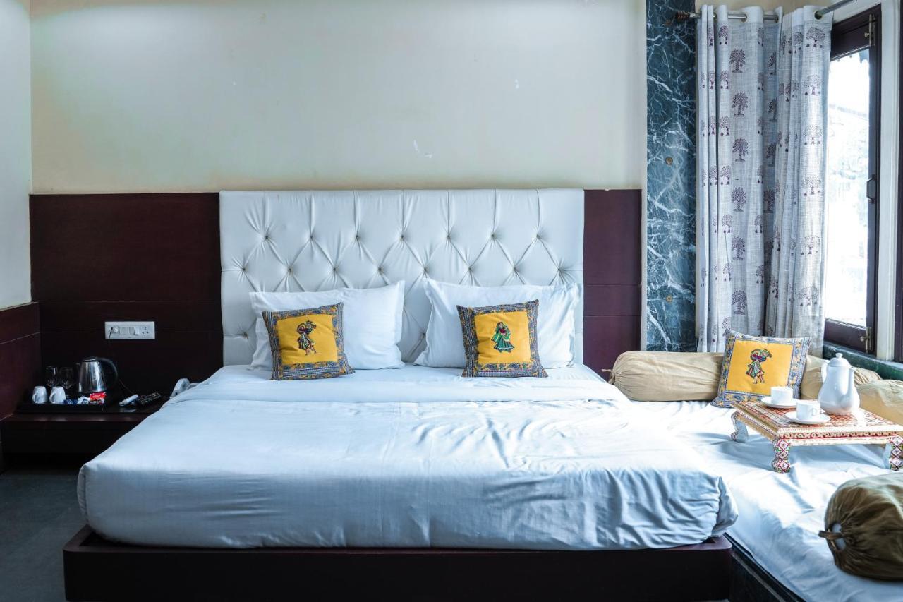 Hide-in - A Lake View Boutique