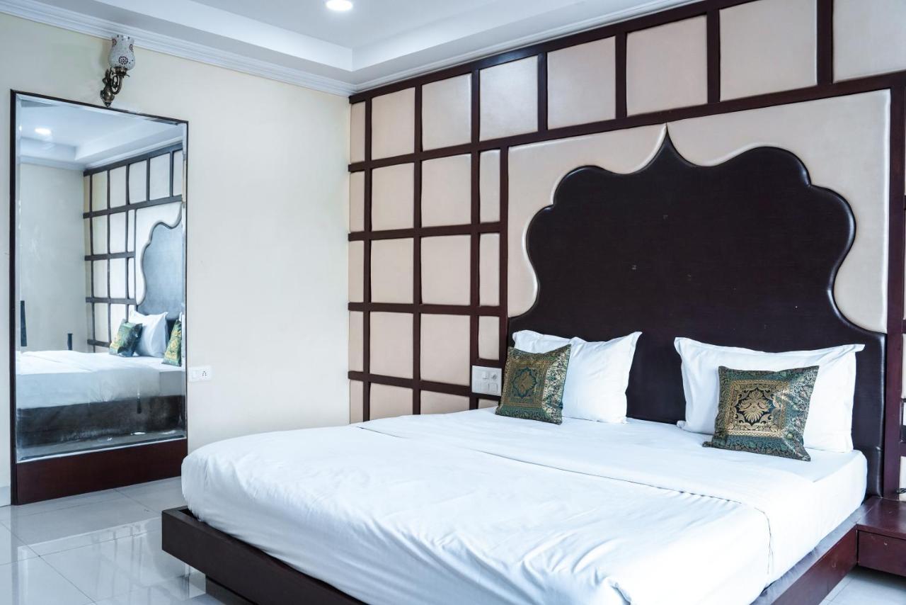 Hide-in - A Lake View Boutique Hotel