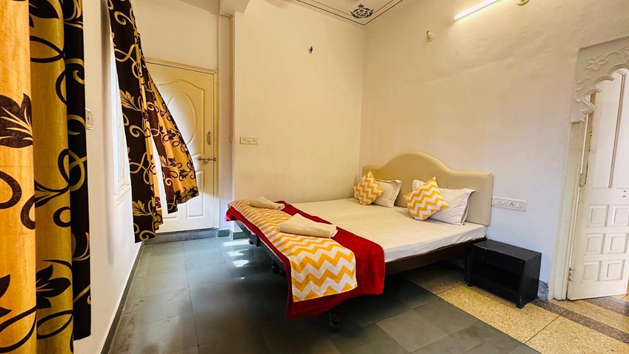 Maa Ji House On Pichola Hostel Udaipur
