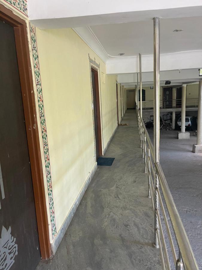 Pushpanand Guest house *