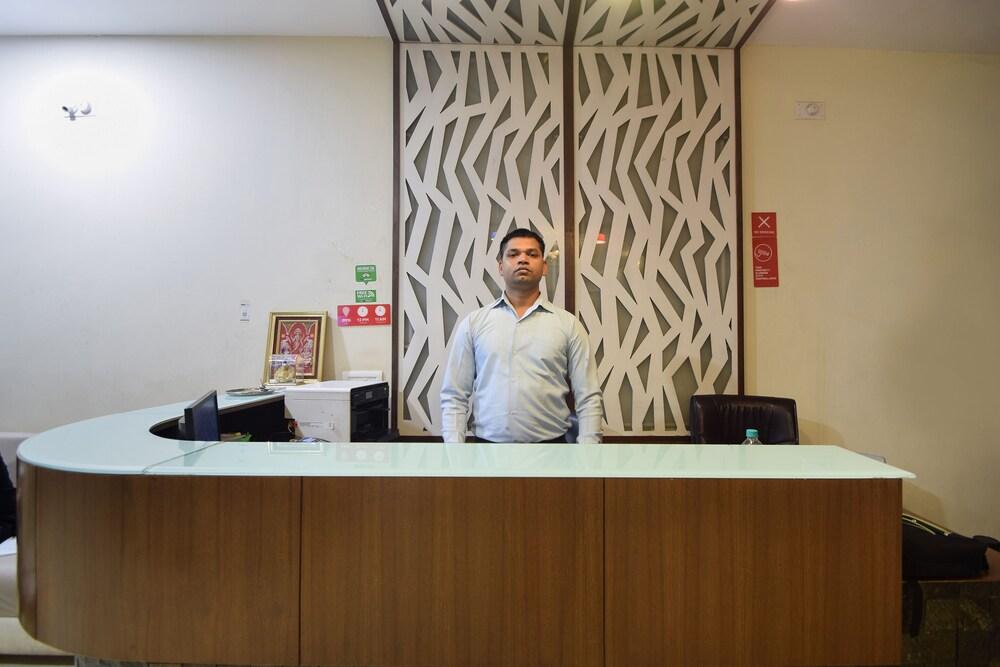 Oyo Hiran Magri Sector 13 Hotel 3*