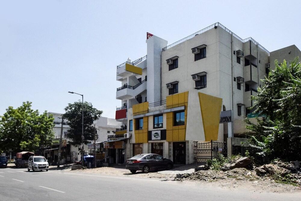 Hotel Oyo Hiran Magri Sector 13