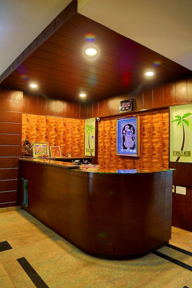 Royal Palm - A Budget In Hotel