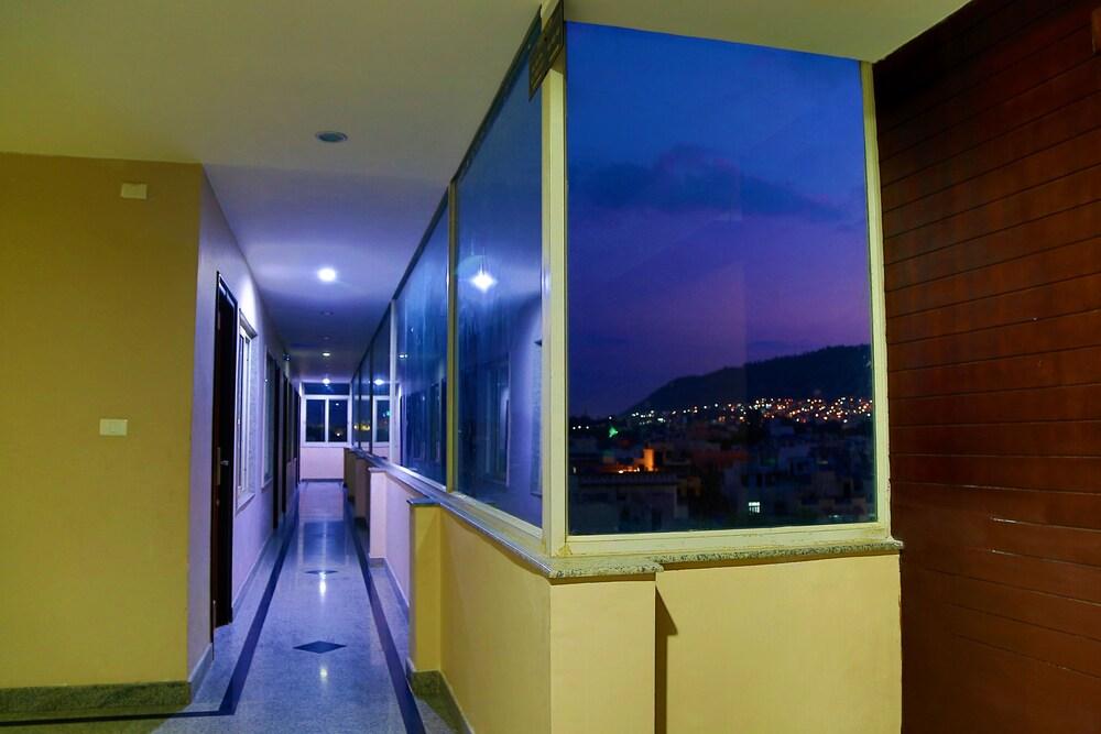 Hotel Royal Palm - A Budget In