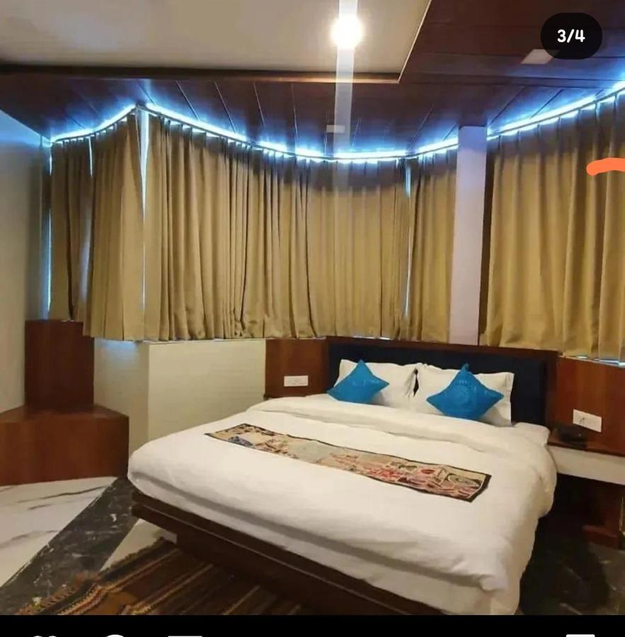 Vacation Vibes Hotel
