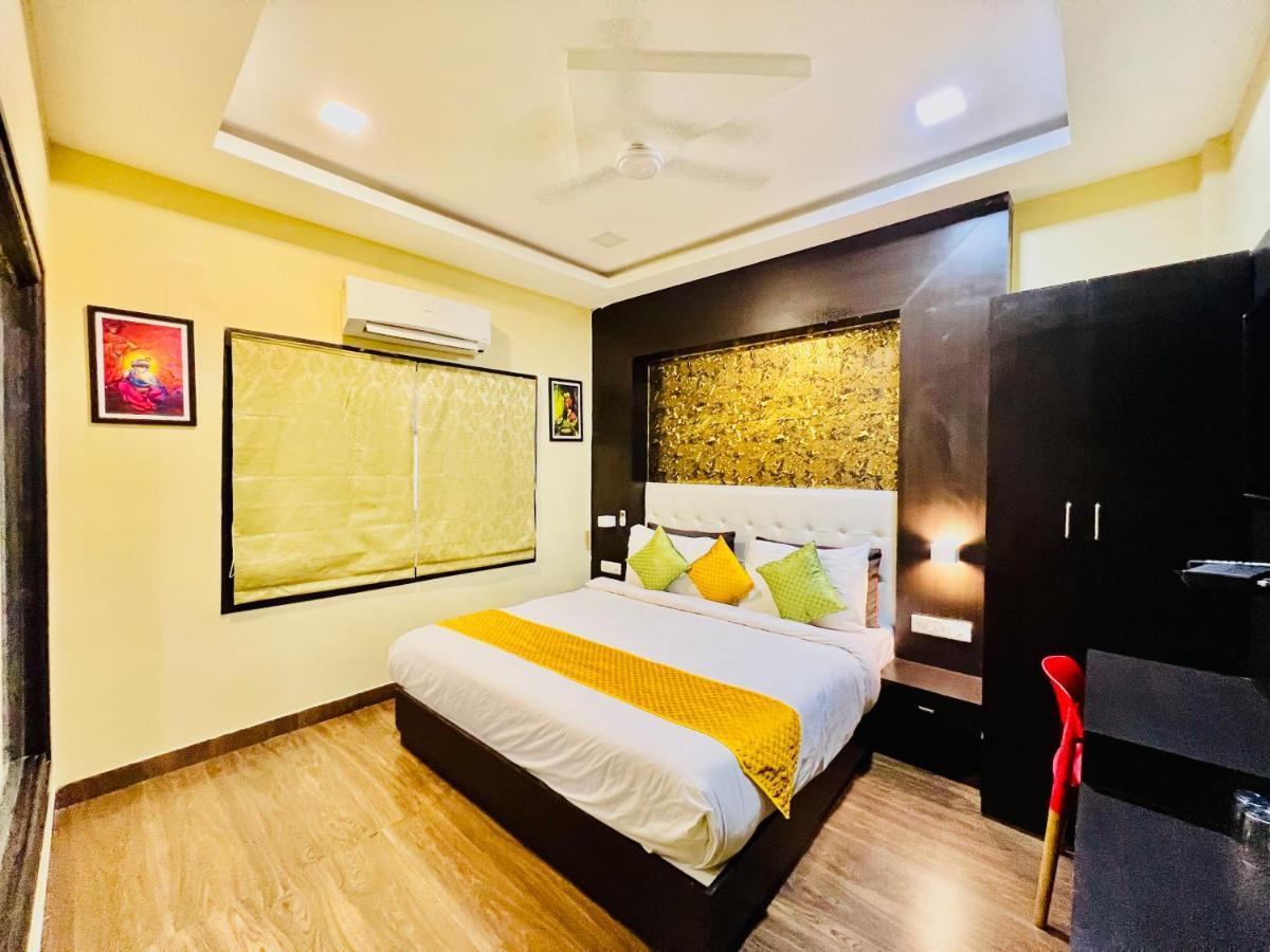 Hotel Grand Udaipur- Rooftop Cafe! Swimming Pool! Karaoke Music! 4*