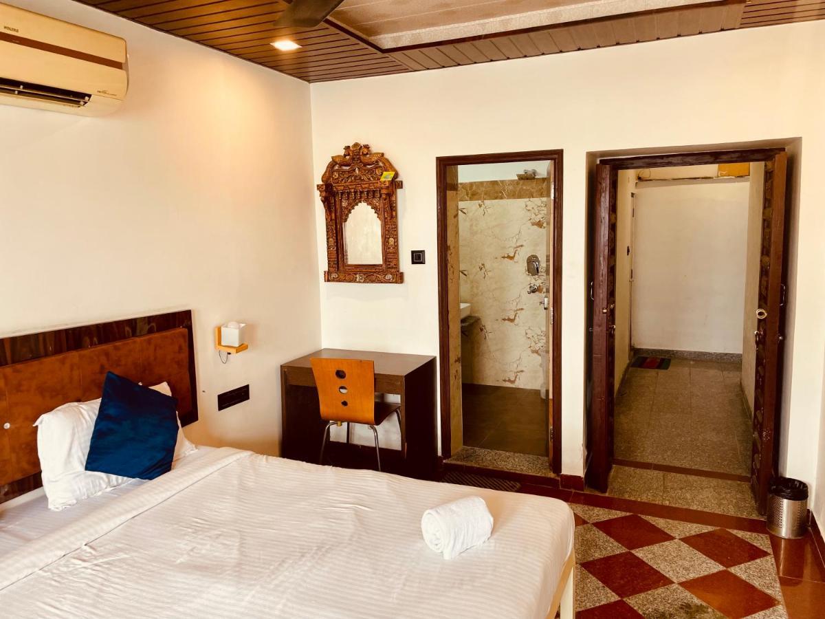 Lakeside Hotel 4*
