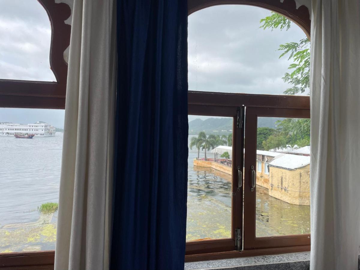 Lakeside Hotel 4*