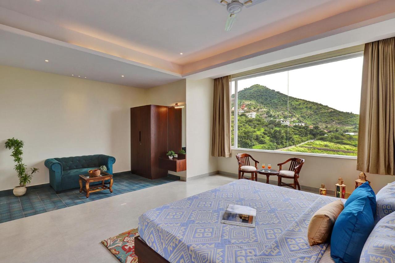 Stayvista'S Tryst With Valleys - Hill-View Villa With Private Pool, Jacuzzi & Games Room *