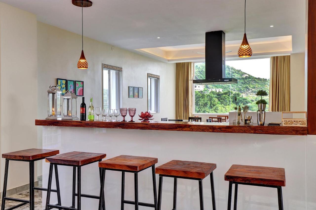 Stayvista'S Tryst With Valleys - Hill-View Villa With Private Pool, Jacuzzi & Games Room * Udaipur