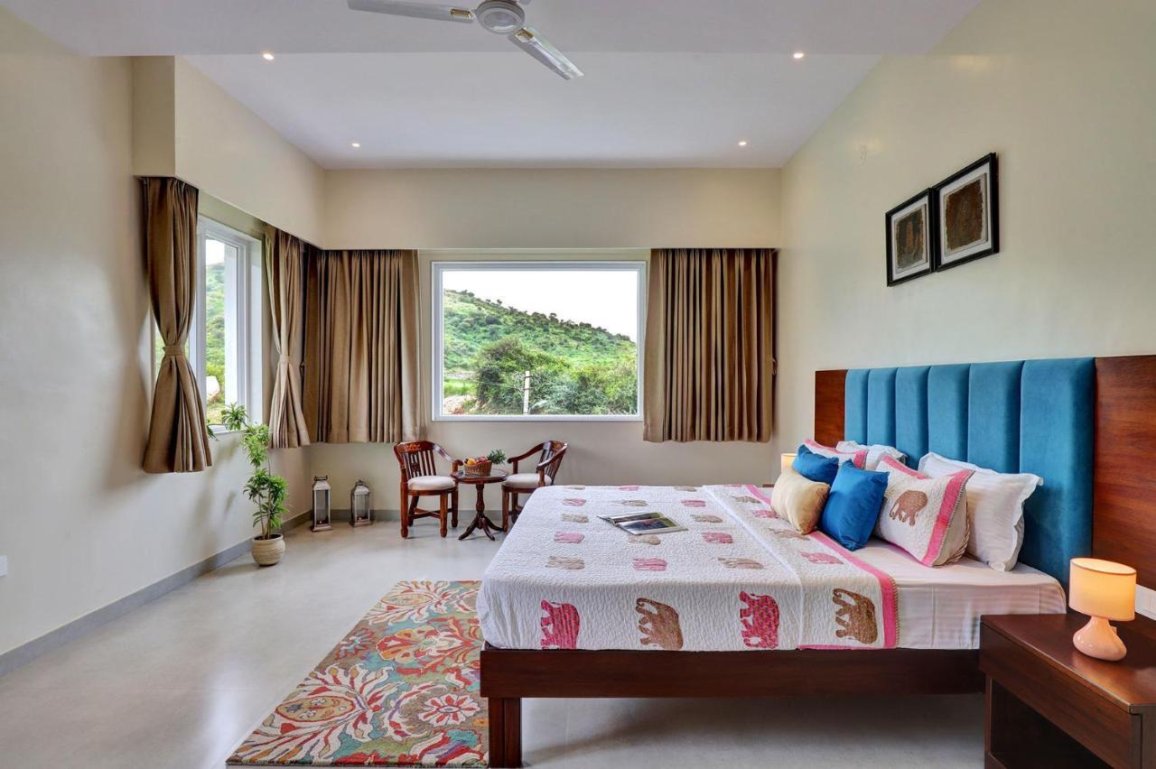 Stayvista'S Tryst With Valleys - Hill-View Villa With Private Pool, Jacuzzi & Games Room Villa *