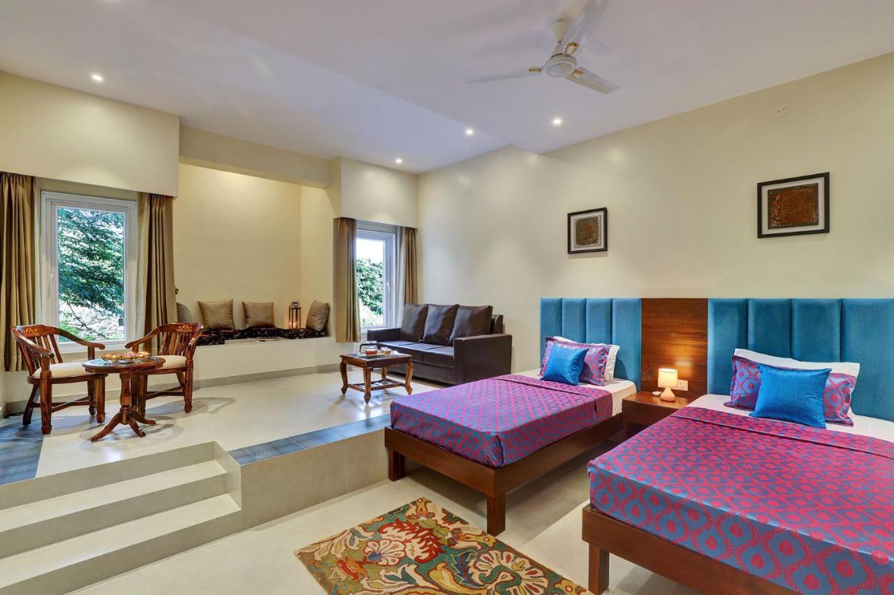 Stayvista'S Tryst With Valleys - Hill-View Villa With Private Pool, Jacuzzi & Games Room *