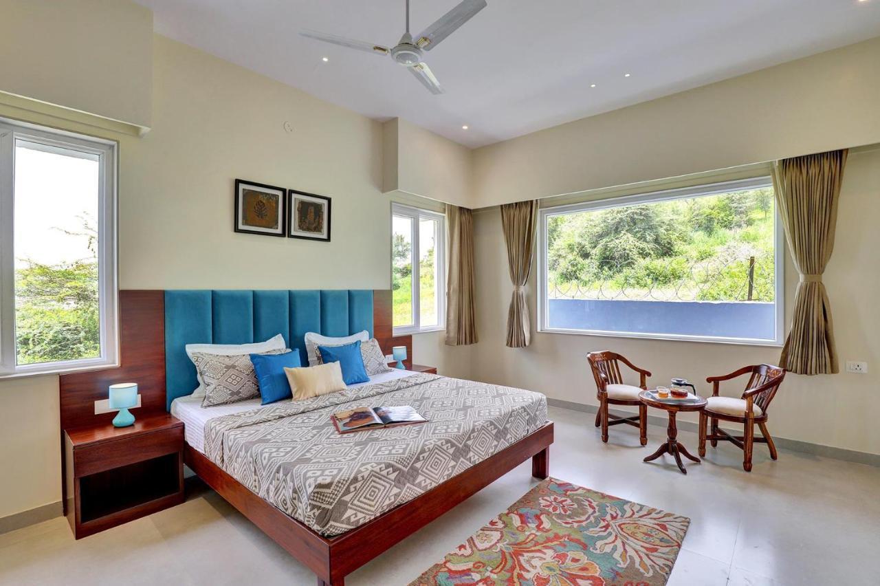 Stayvista'S Tryst With Valleys - Hill-View Villa With Private Pool, Jacuzzi & Games Room * Udaipur