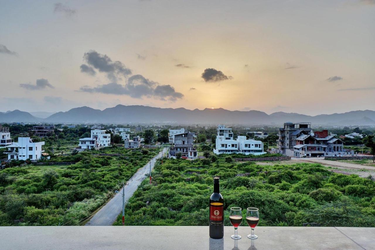 Stayvista'S Tryst With Valleys - Hill-View Villa With Private Pool, Jacuzzi & Games Room *