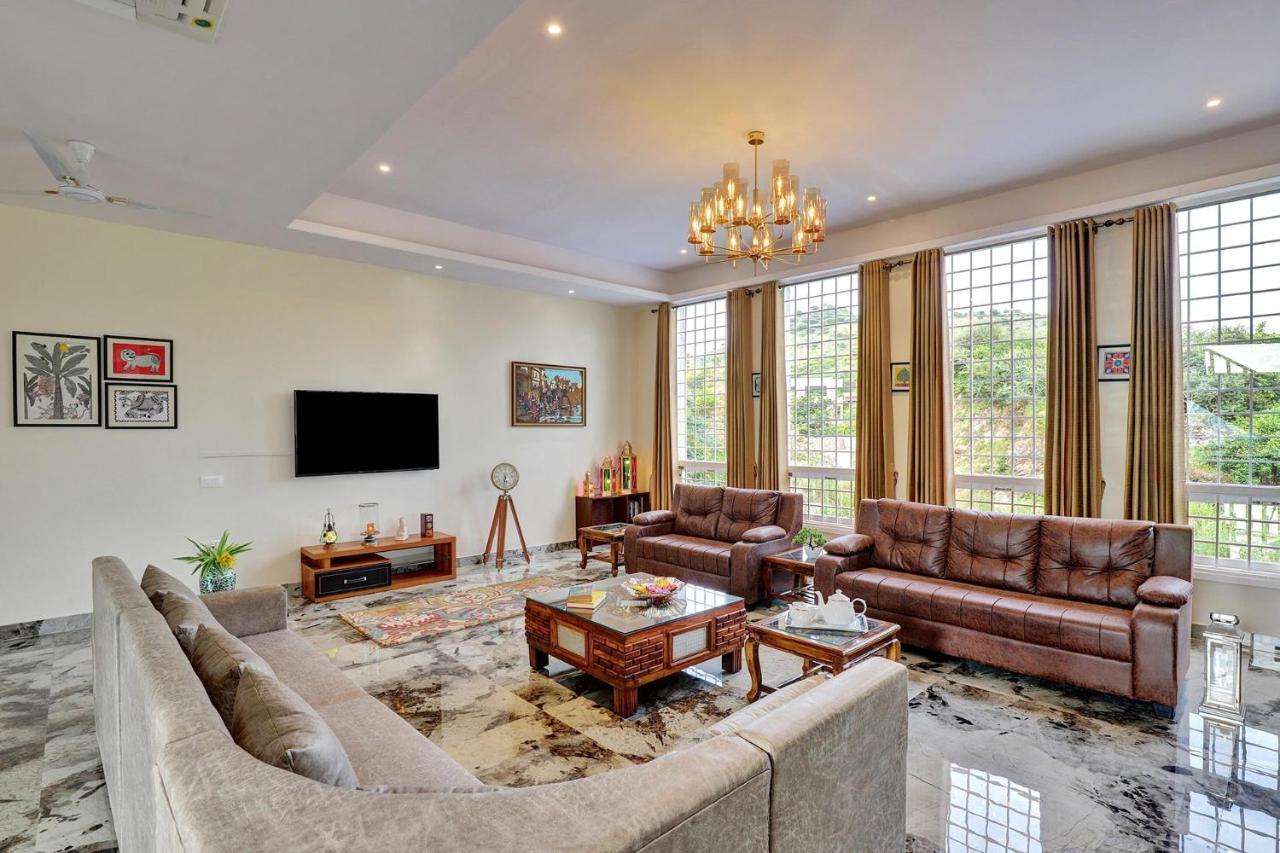 Villa Stayvista'S Tryst With Valleys - Hill-View Villa With Private Pool, Jacuzzi & Games Room *