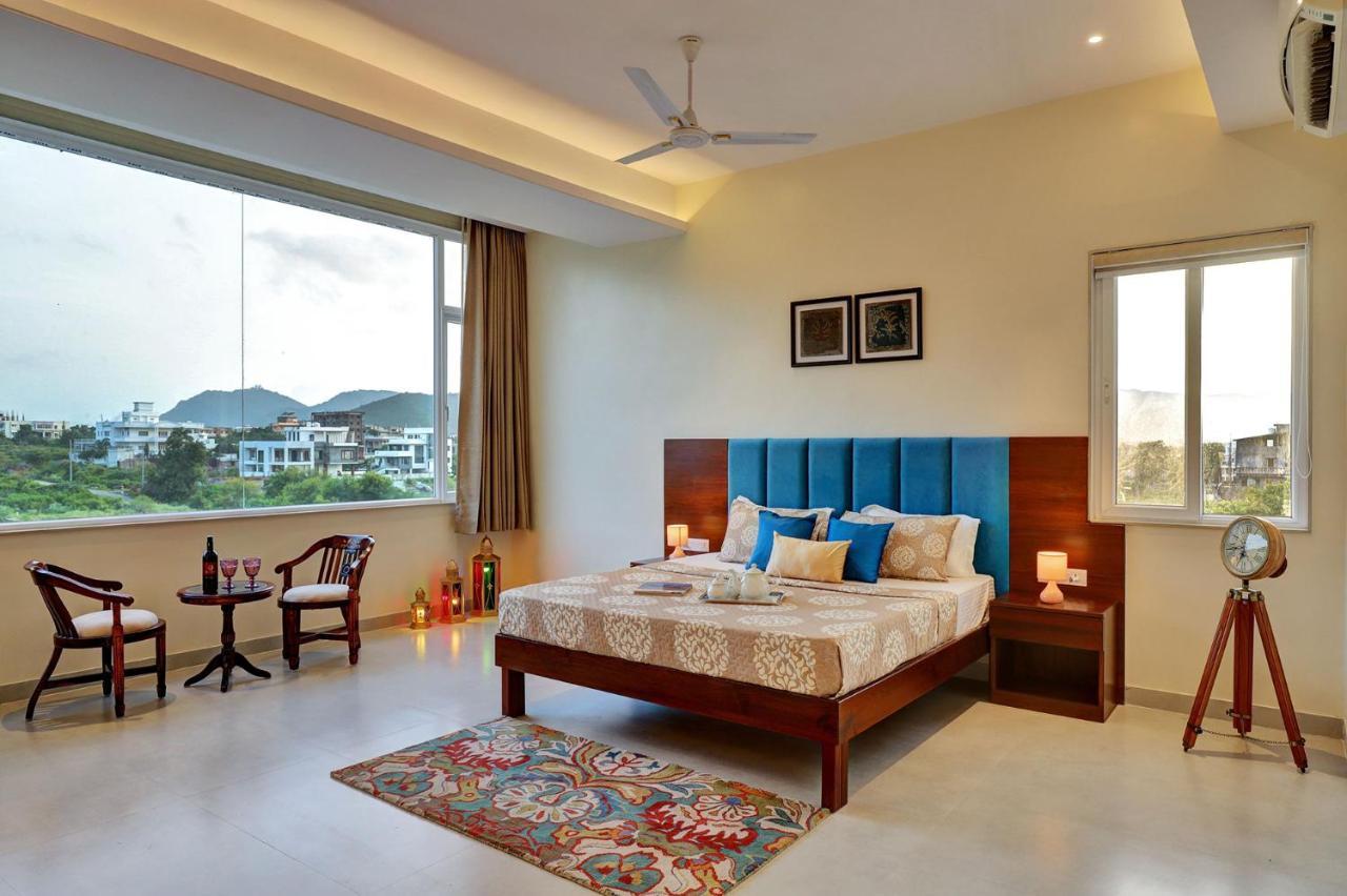 Stayvista'S Tryst With Valleys - Hill-View Villa With Private Pool, Jacuzzi & Games Room Villa
