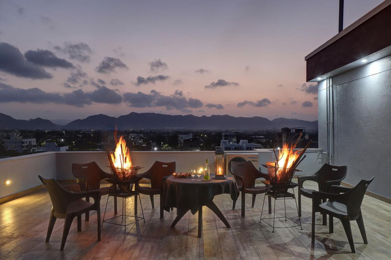 Villa Stayvista'S Tryst With Valleys - Hill-View Villa With Private Pool, Jacuzzi & Games Room *