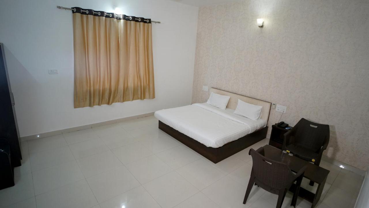Badam Palace Resort *