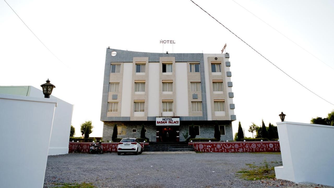 Badam Palace Resort *