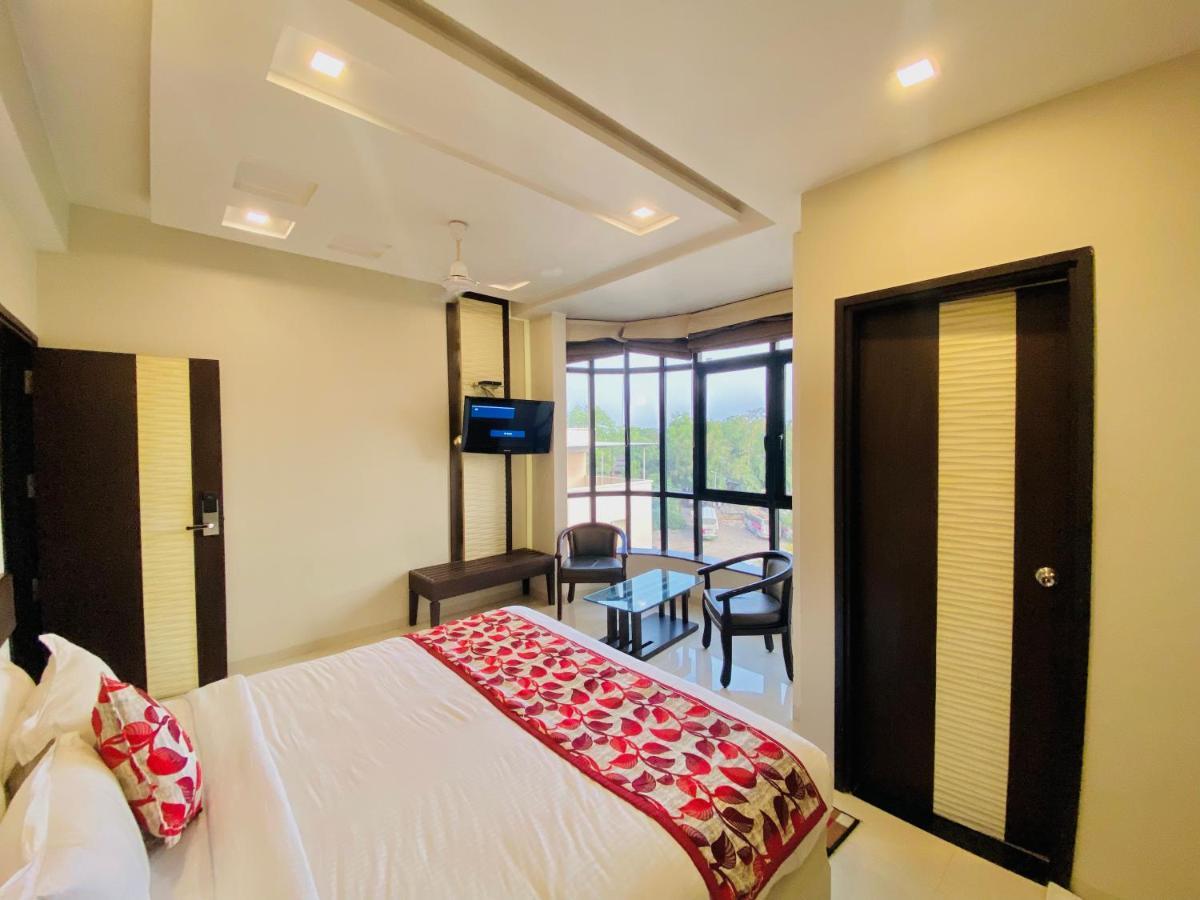 Narayana - Corporate And Family In The Hotel Udaipur