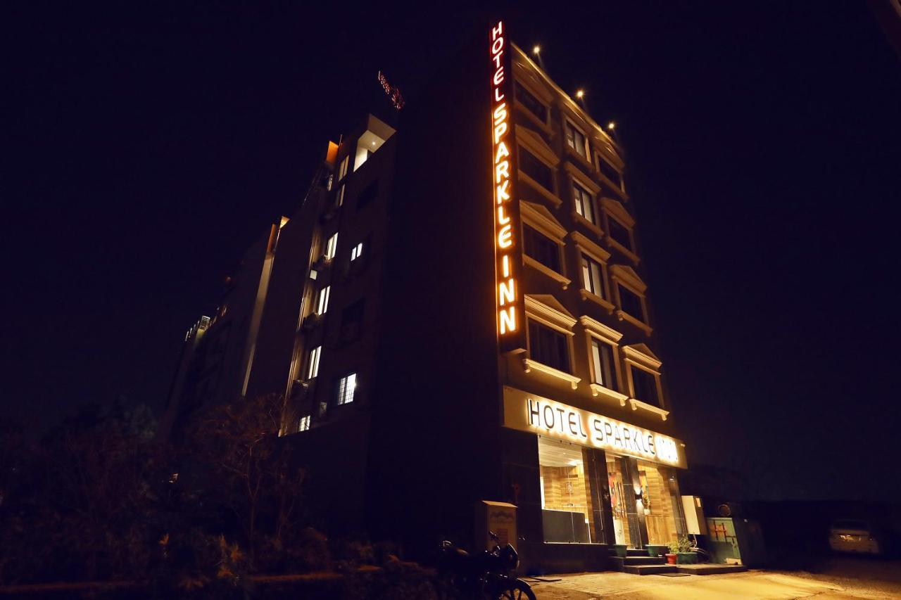 Sparkle Just 400 Meters From Railway Station