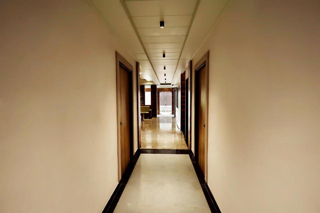 Sparkle Just 400 Meters From Railway Station 3*