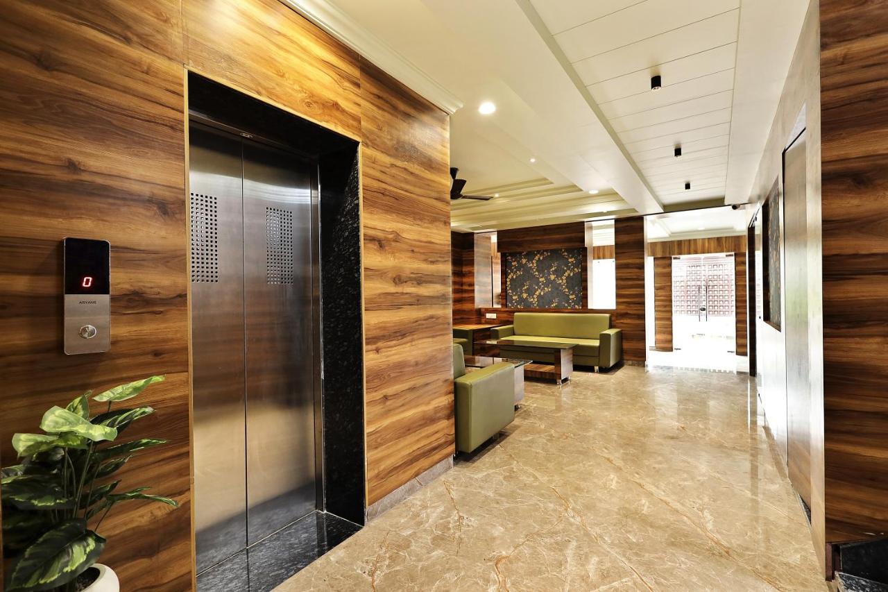 Sparkle Just 400 Meters From Railway Station Hotel