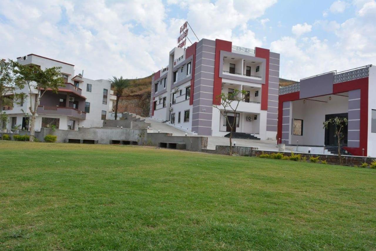 Meera Valley By Nexottel 3*