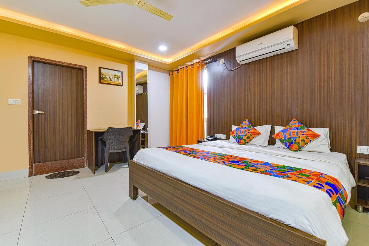 Hotel Fabhotel Tak Inn 3*