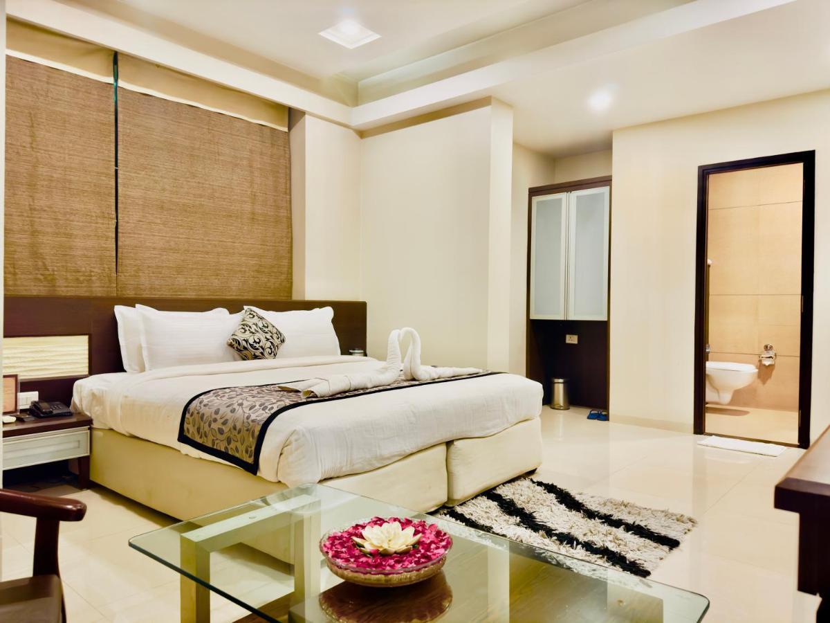 Narayana - Corporate And Family In The Hotel Udaipur