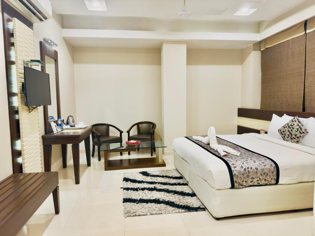 Narayana - Corporate And Family In The Hotel