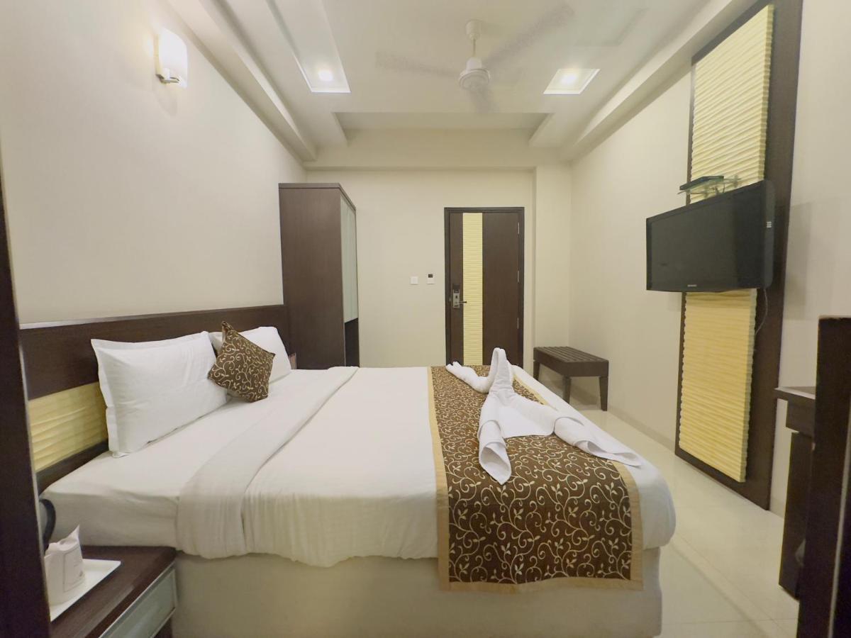 Narayana - Corporate And Family In The Hotel