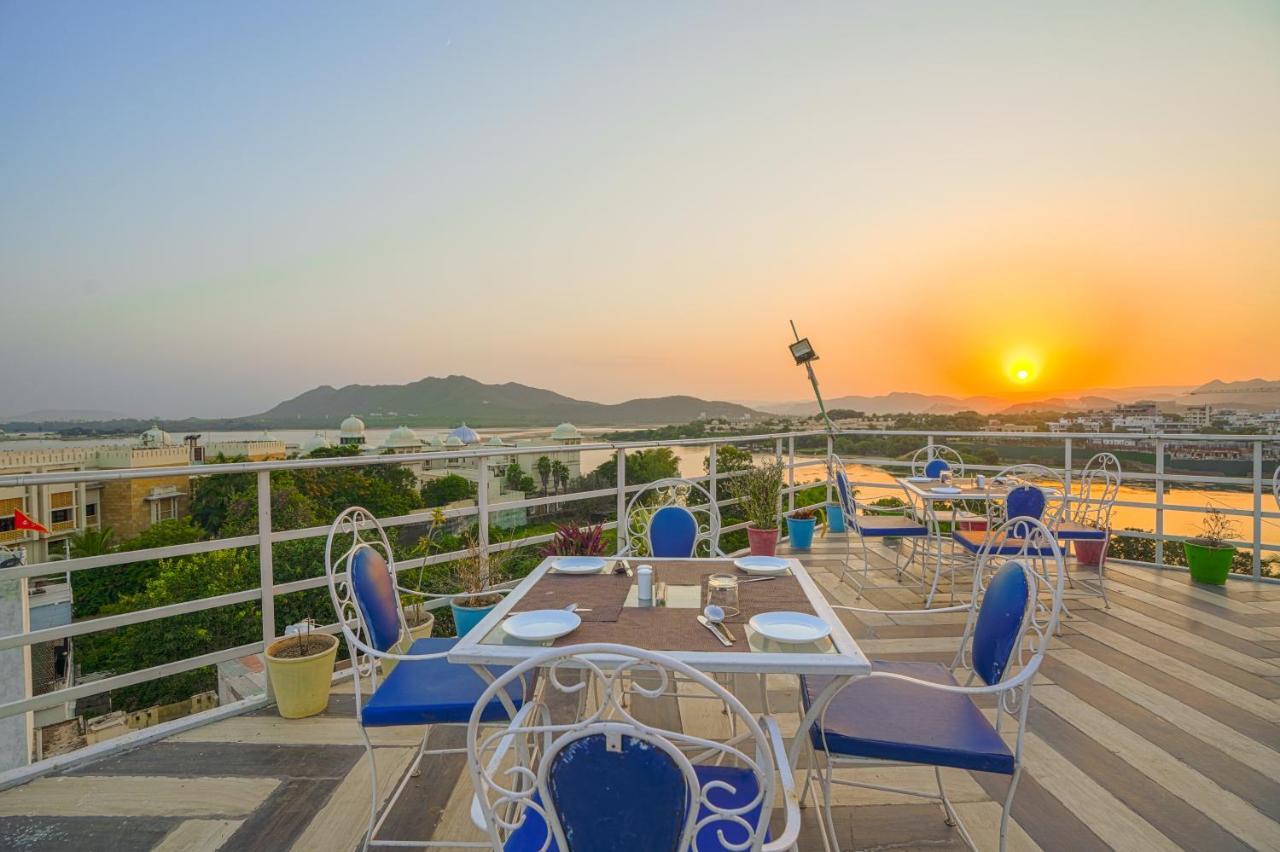 Hotel Royal Rafahiya - A Rooftop View Near Pichola