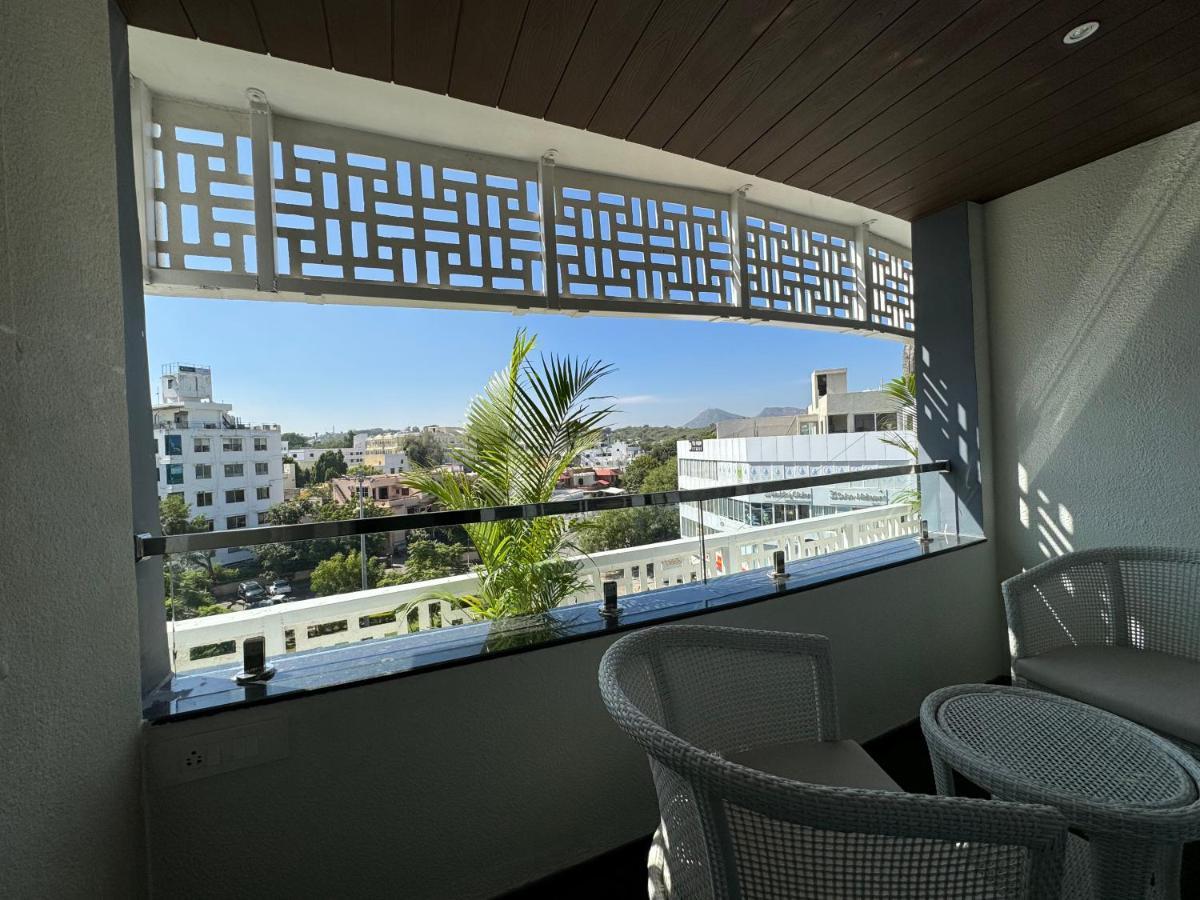 Hotel Sky By The Lazy Host