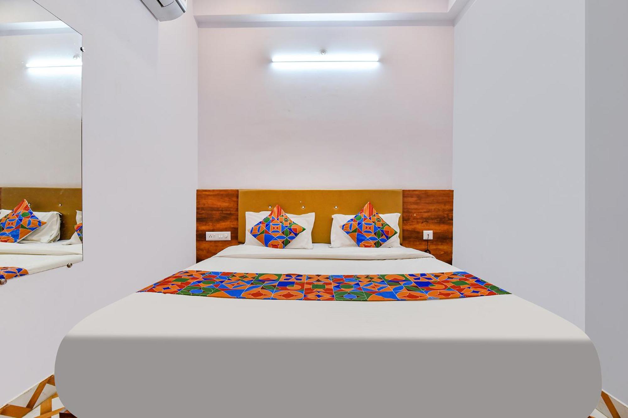 Fabexpress Raj Palace 3*