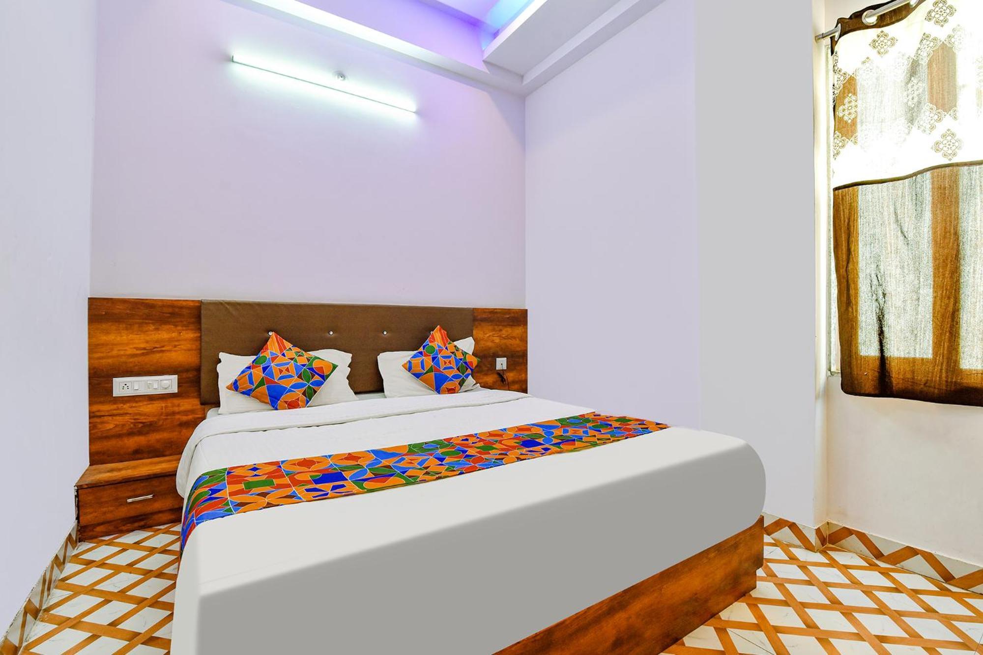 Hotel Fabexpress Raj Palace 3*
