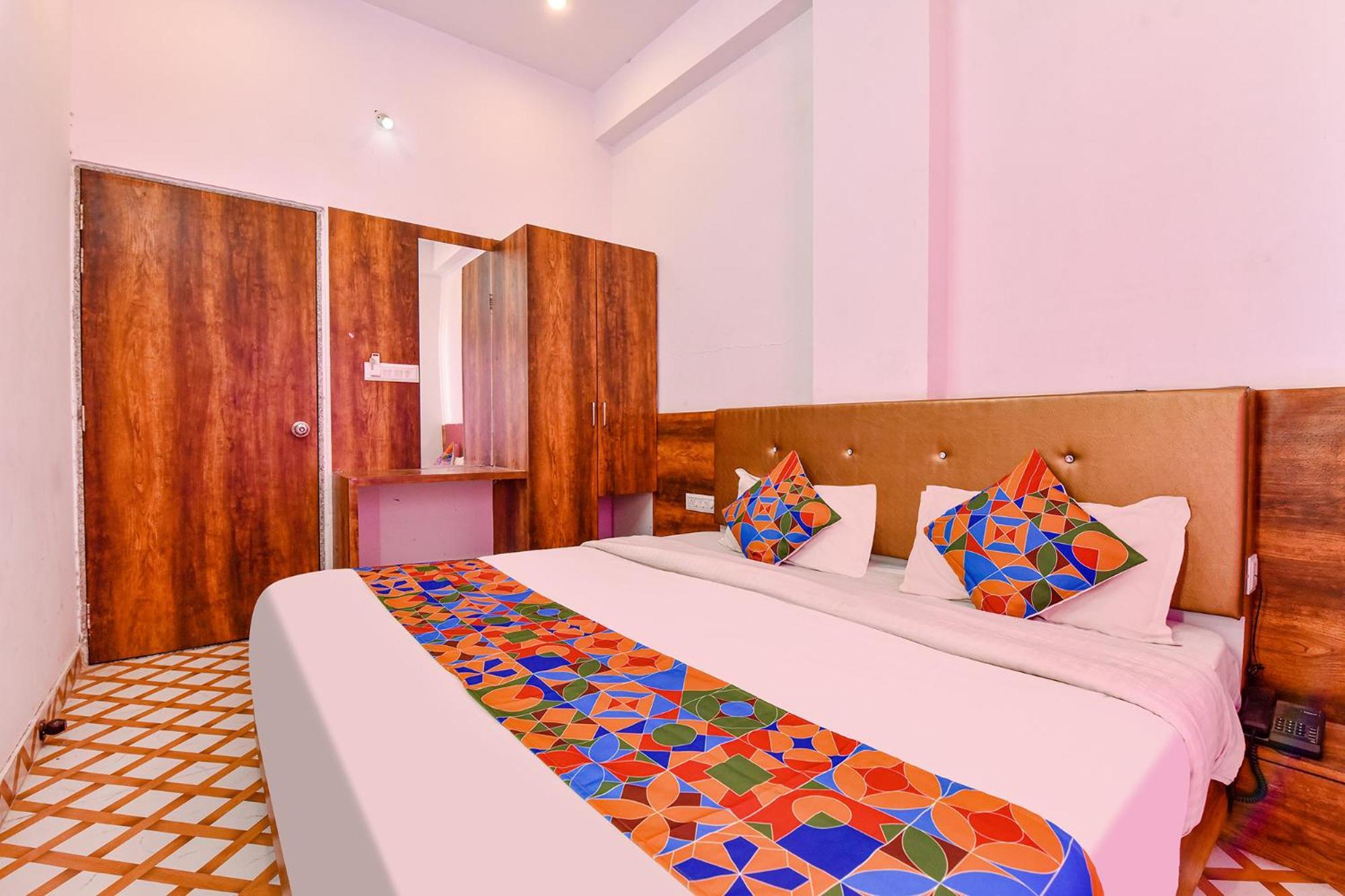 Hotel Fabexpress Raj Palace Udaipur