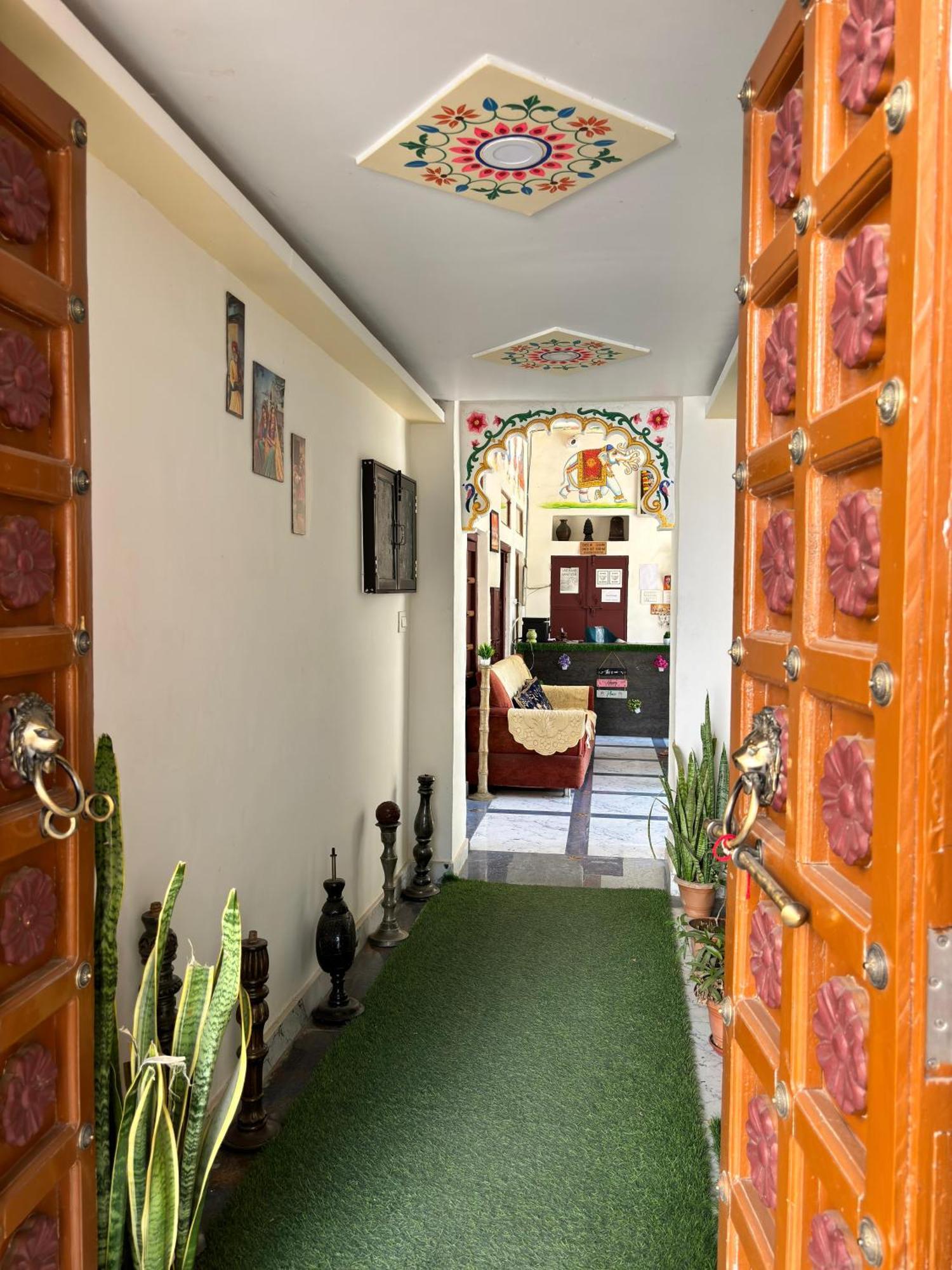 Ushaan Haveli Hotel