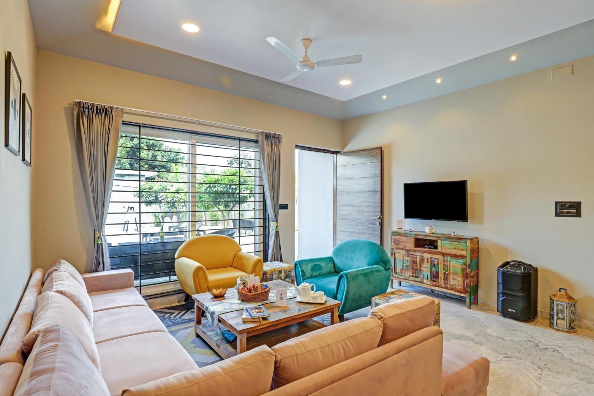 Elivaas Radhyam Luxe 2bhk With Pvt Pool Villa Udaipur