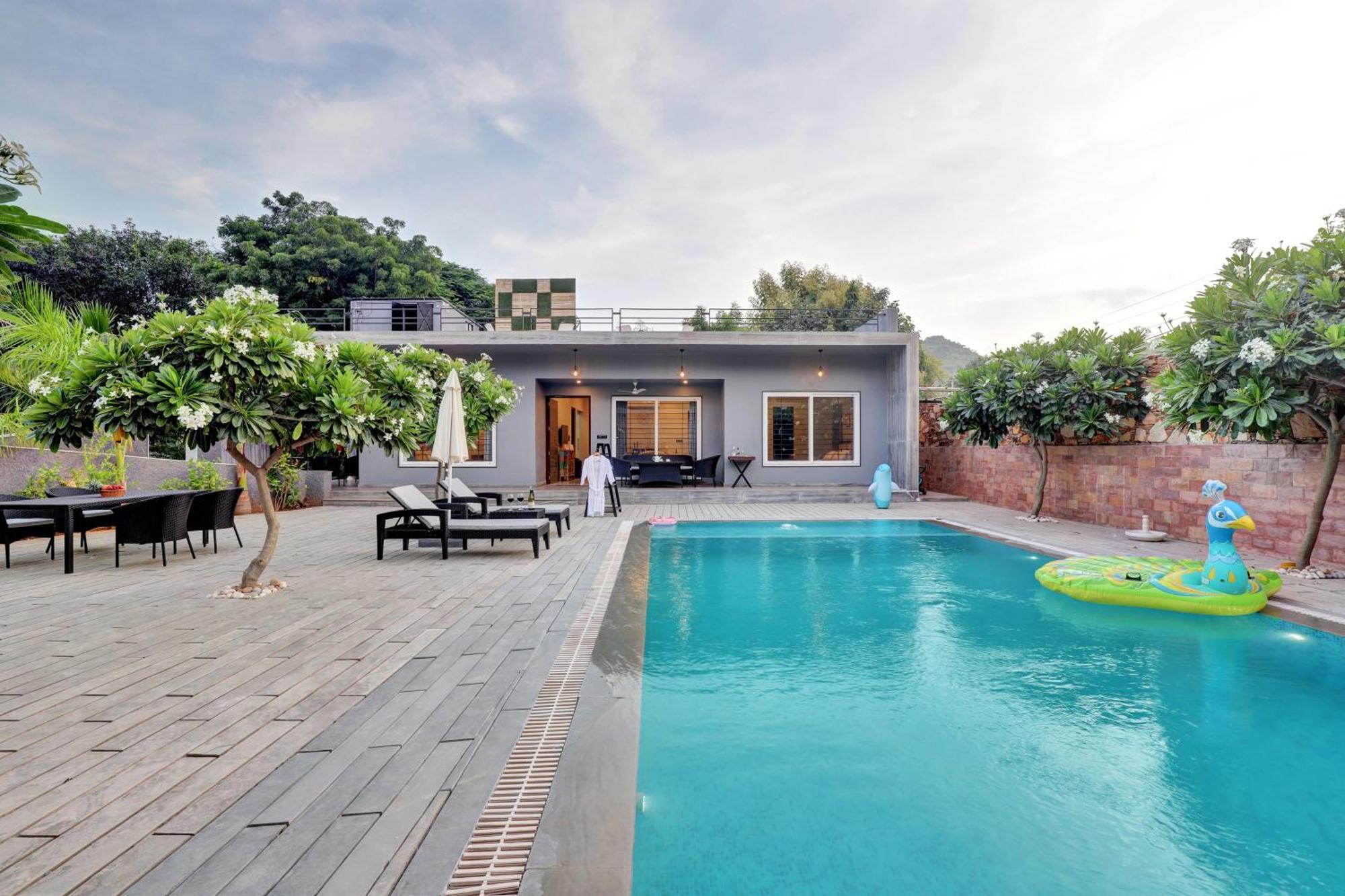 Elivaas Radhyam Luxe 2bhk With Pvt Pool Udaipur