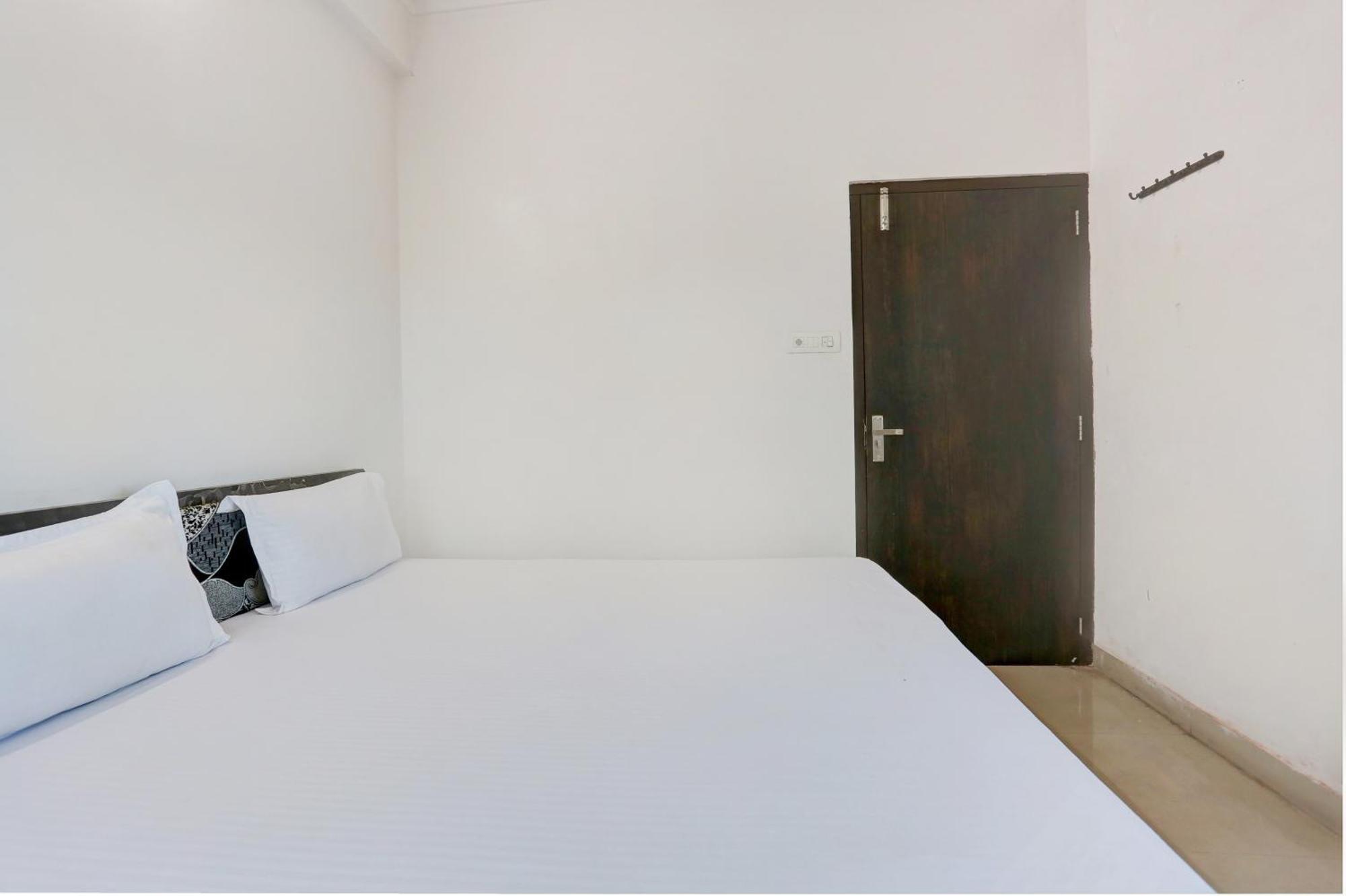 Super O Goverdhan Hotel 4*