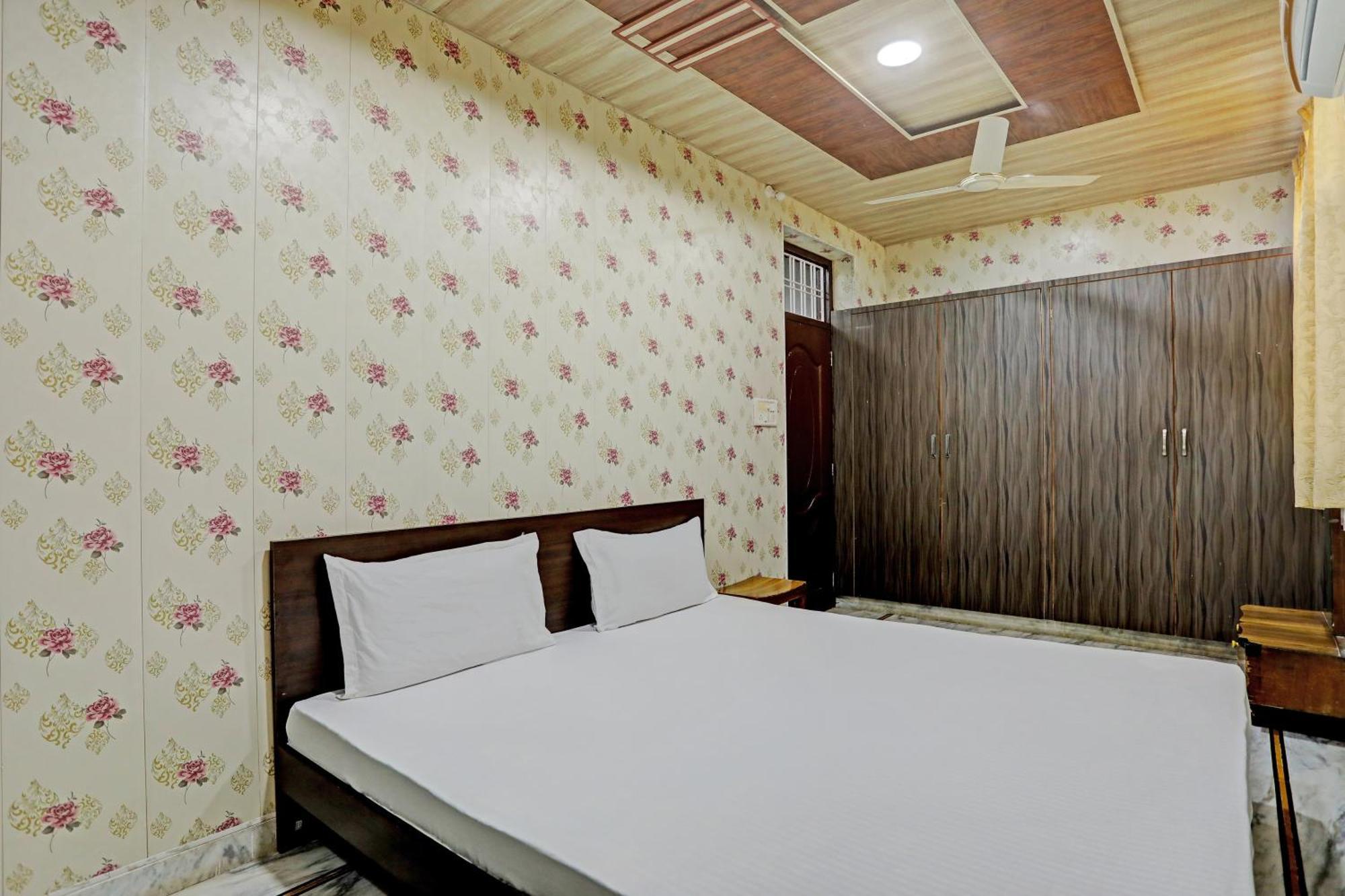 O The Gunjan Palace